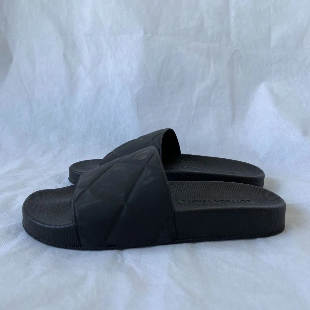 Bottega Veneta diamond-quilted slides, 38