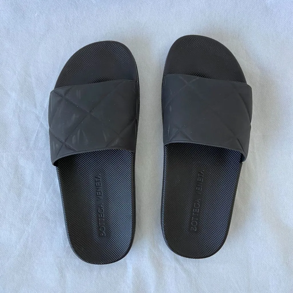 Bottega Veneta diamond-quilted slides, 38