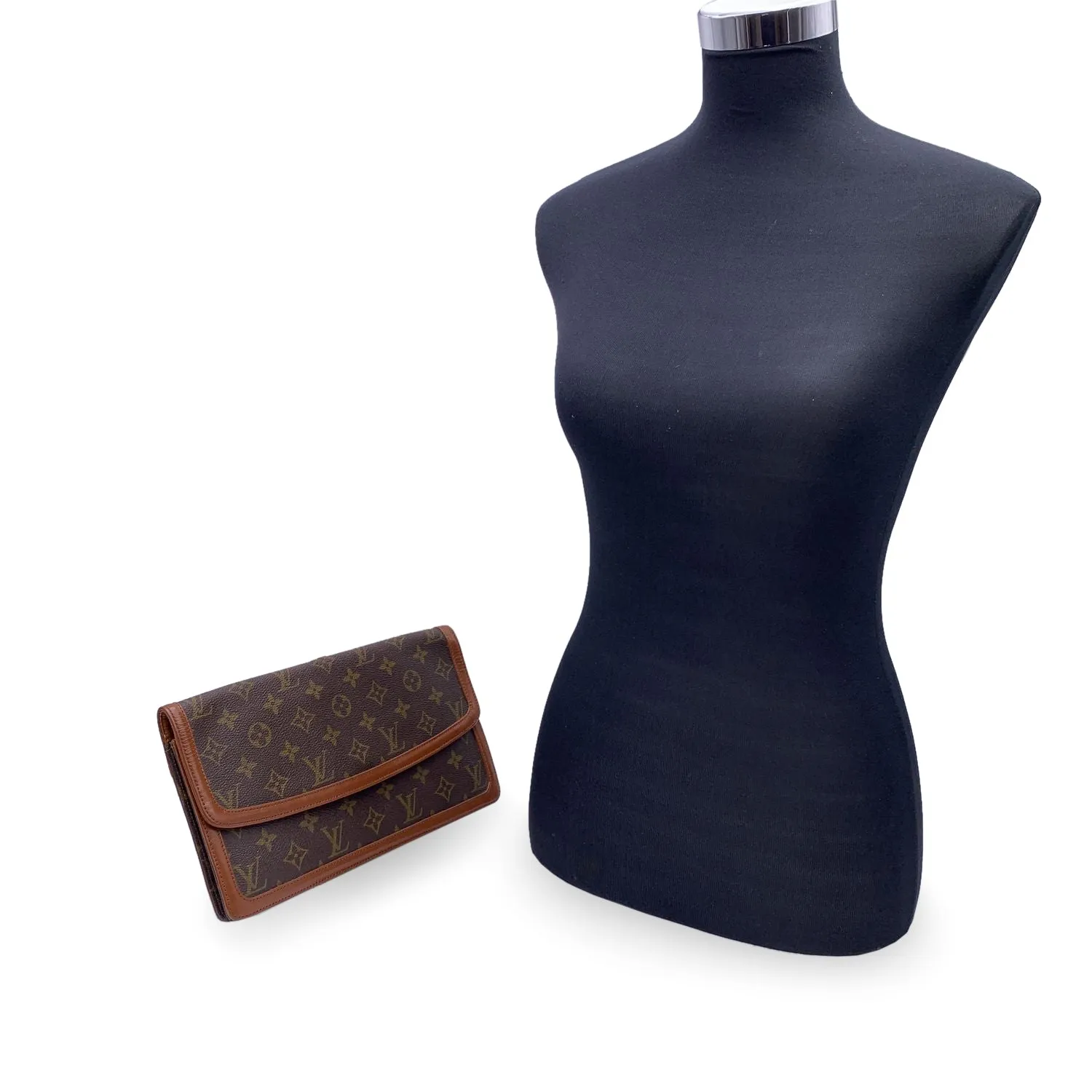 Trendy Inspired Louis Vuitton Vintage Monogram Canvas Pochette Dame Clutch Bag